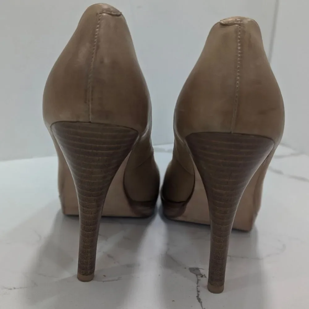 Steve Madden LALO Peep Toe Nude Leather Platform Pumps Shoes Round Toe Size 8.5